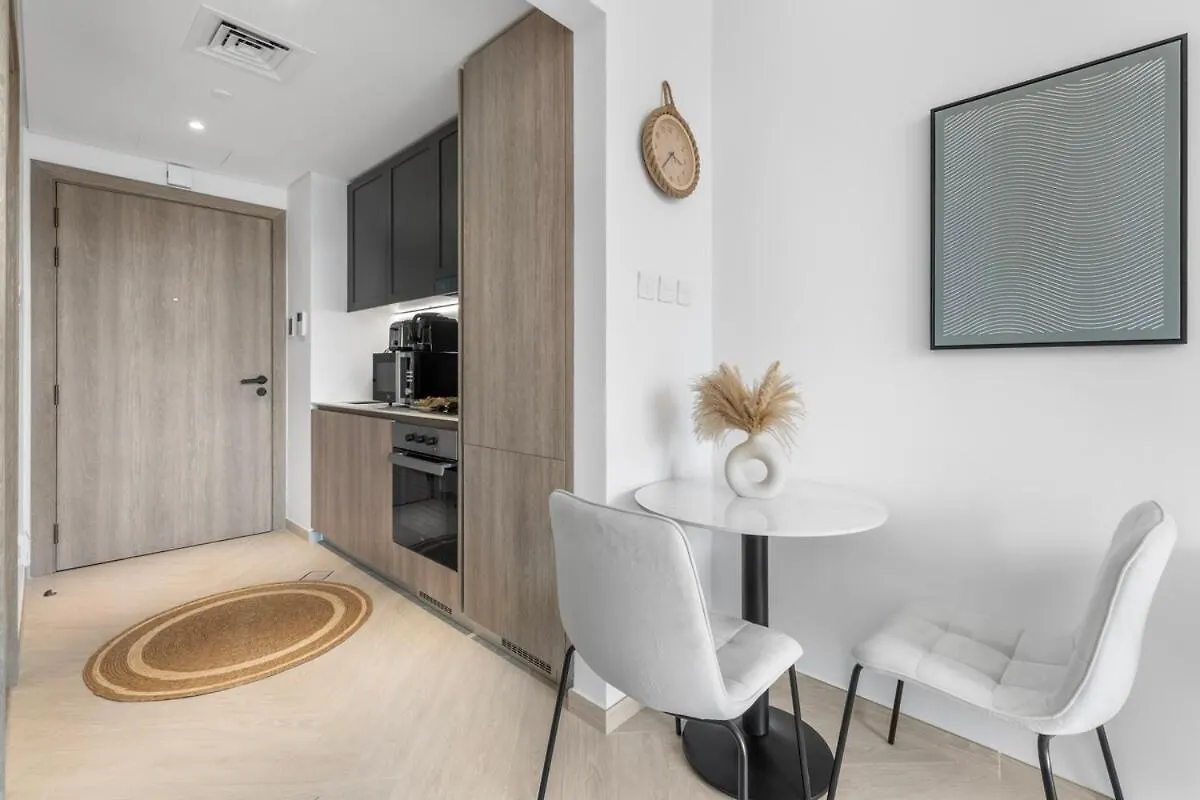 Apartment Waves - Elegant & Lavish Studio Apt For 4 In Jvc Dubai